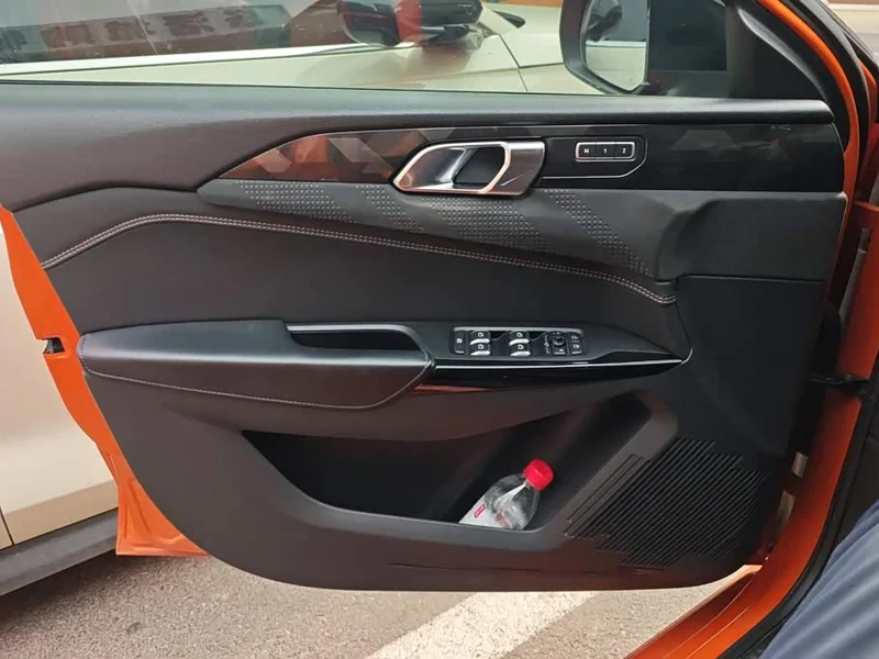 Lynk & Co 02 Hatchback — фото 7
