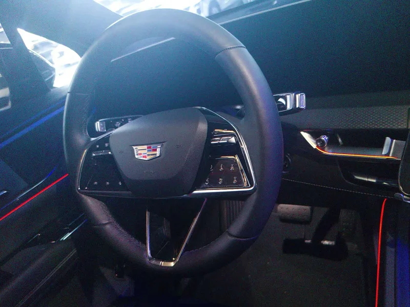 Cadillac XT5 — фото 12