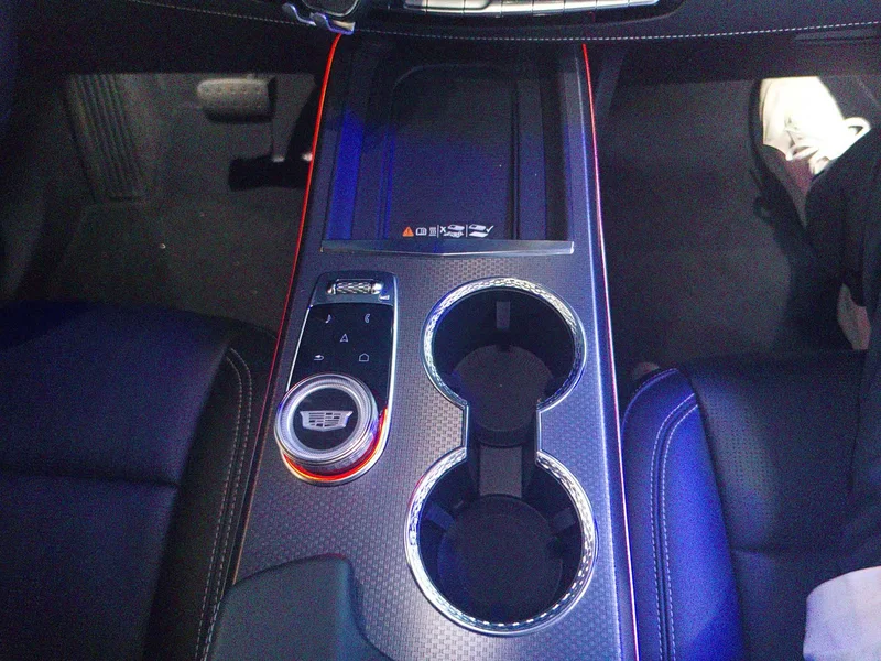 Cadillac XT5 — фото 13
