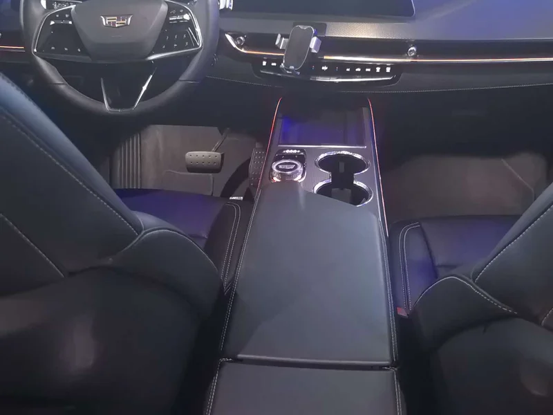 Cadillac XT5 — фото 10