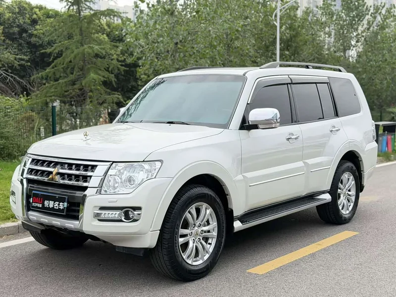 Mitsubishi Pajero (Imported) — фото 1