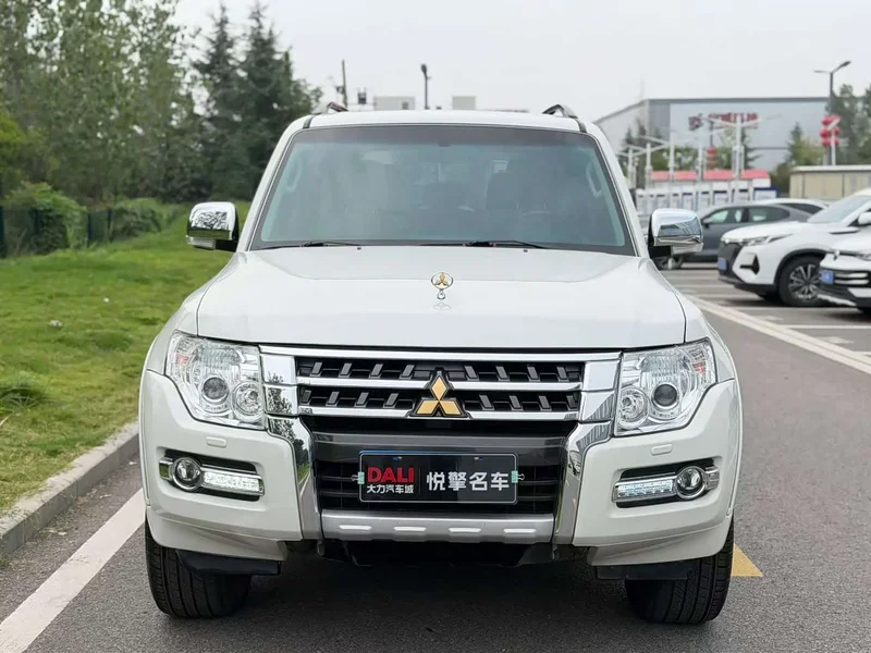 Mitsubishi Pajero (Imported) — фото 2