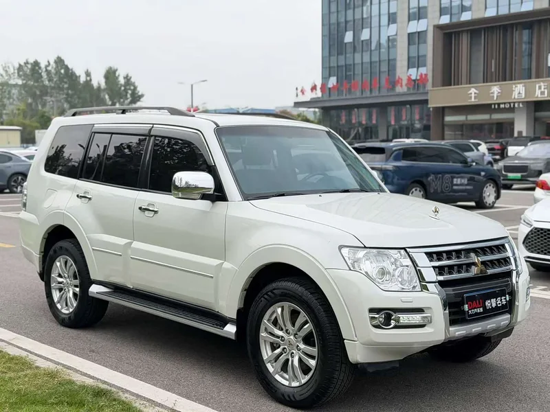 Mitsubishi Pajero (Imported) — фото 3