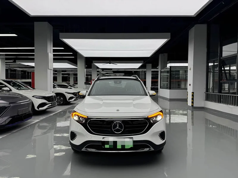 Mercedes-Benz EQB — фото 1