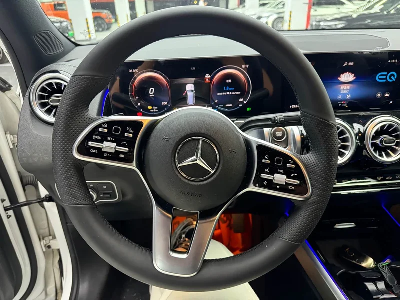 Mercedes-Benz EQB — фото 11