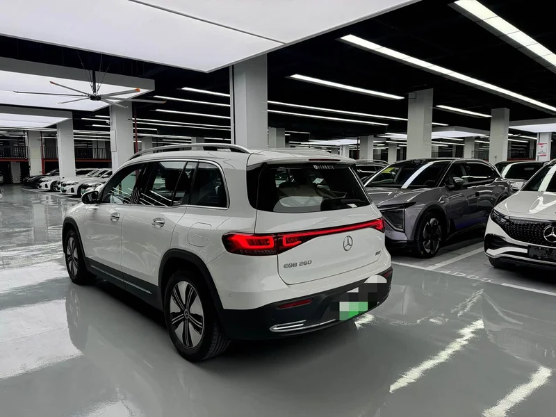 Mercedes-Benz EQB — фото 13