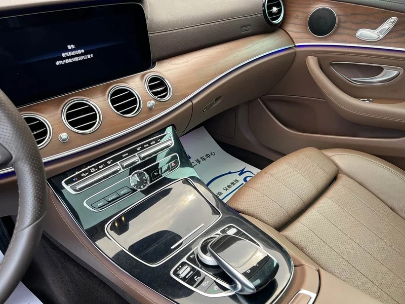 Mercedes-Benz E-Class — фото 13