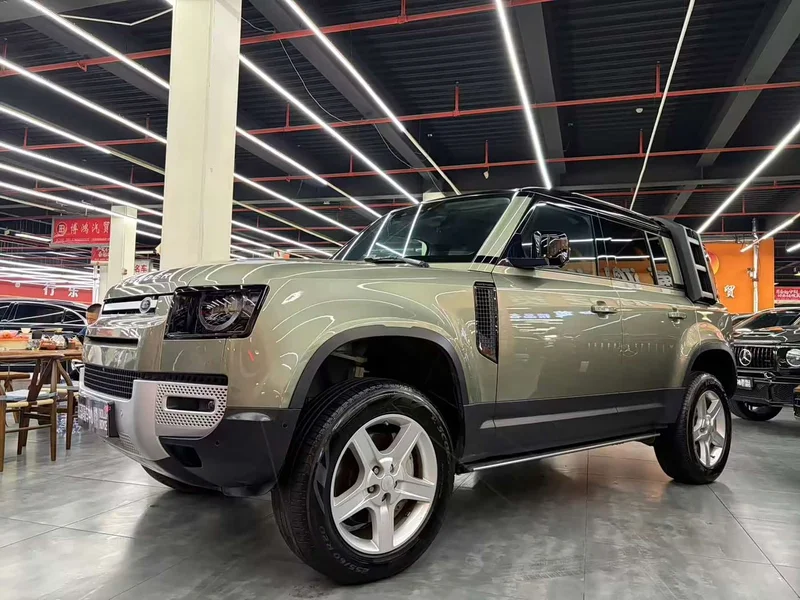 Land Rover Defender — фото 1