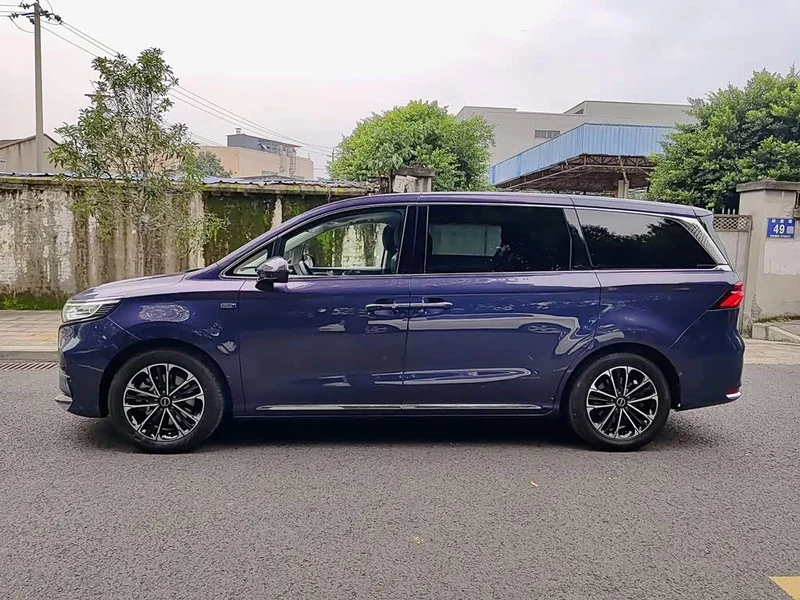 Roewe iMAX8 — фото 3