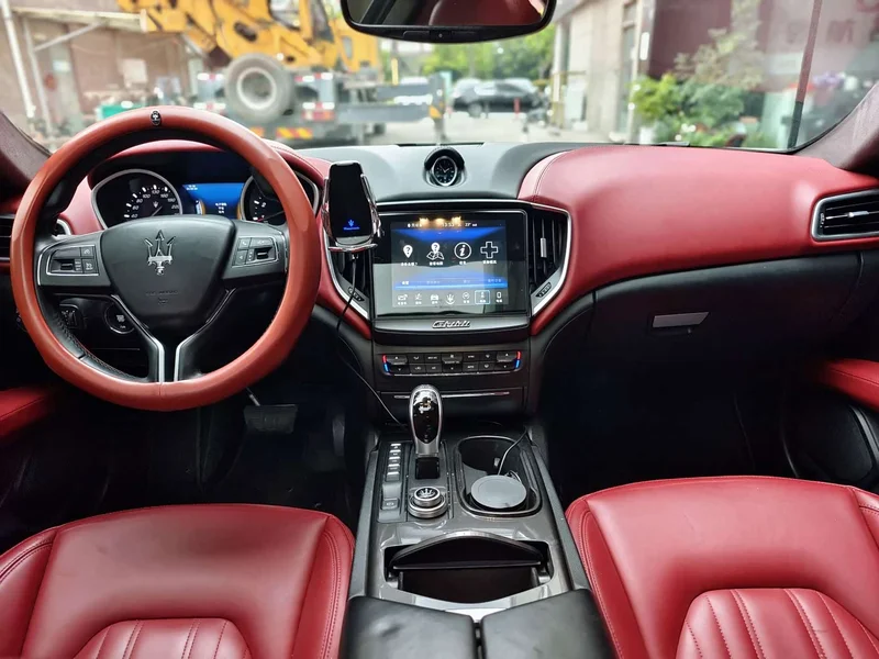 Maserati Ghibli — фото 11