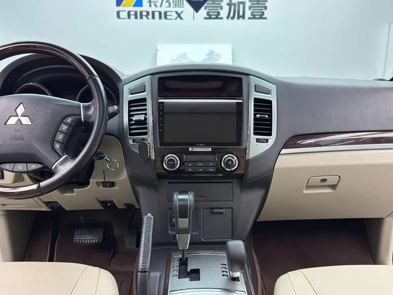 Mitsubishi Pajero (Imported) — фото 12