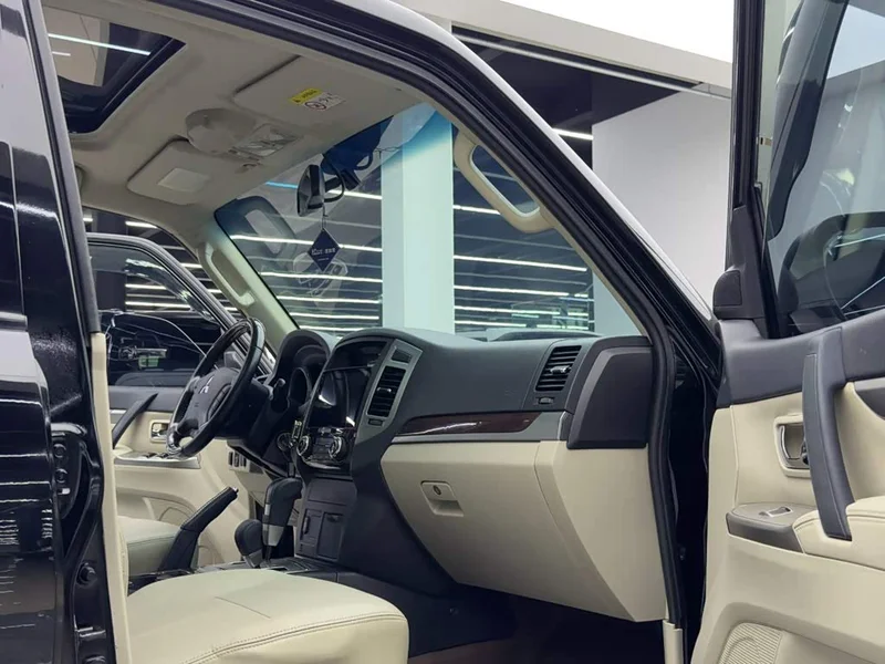 Mitsubishi Pajero (Imported) — фото 10