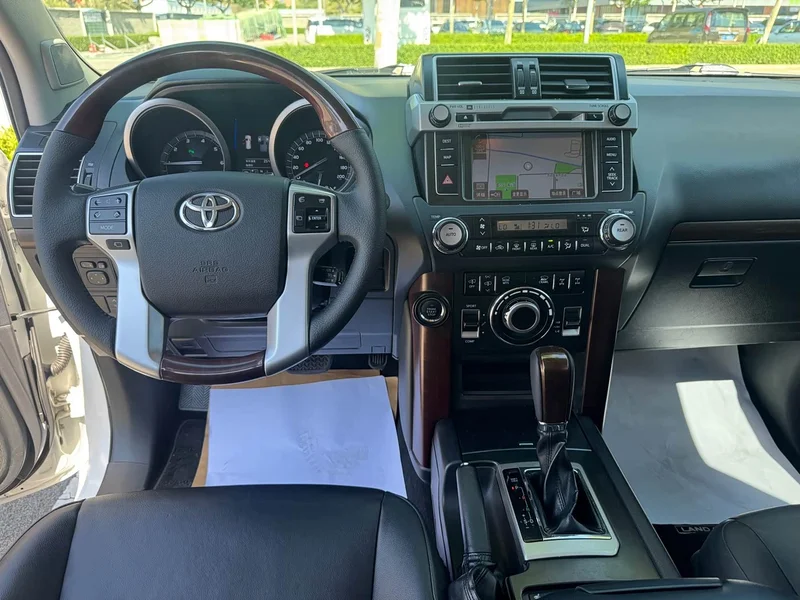 Toyota Prado — фото 12