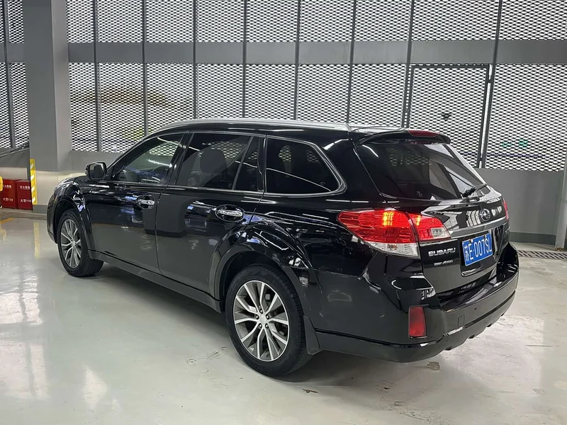 Subaru Outback — фото 6