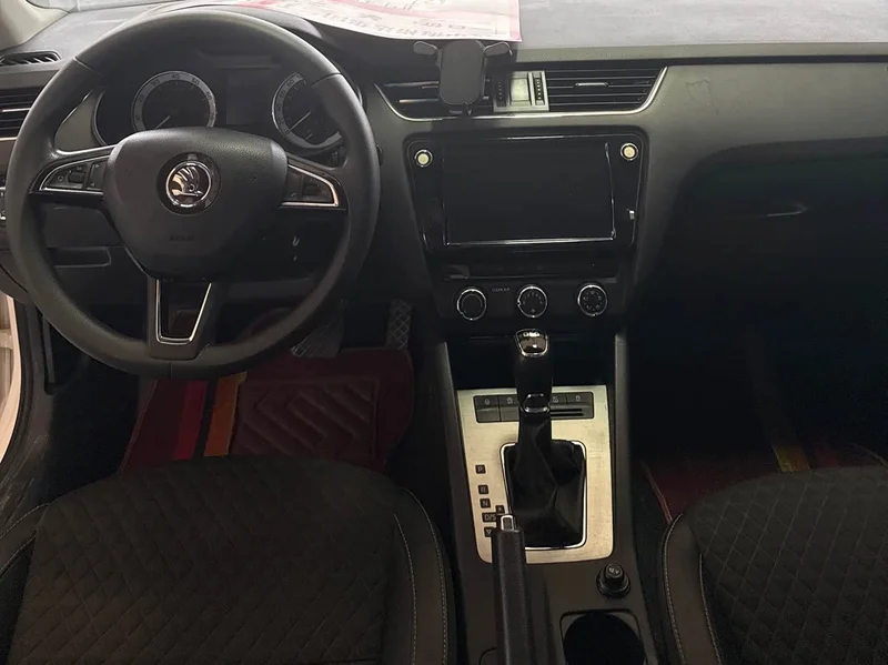 Volkswagen Octavia — фото 10