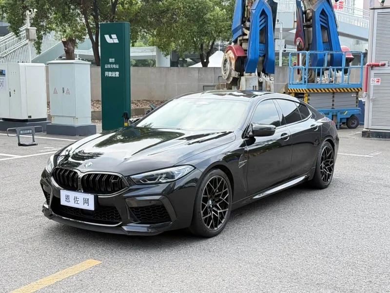 BMW M8 — фото 1