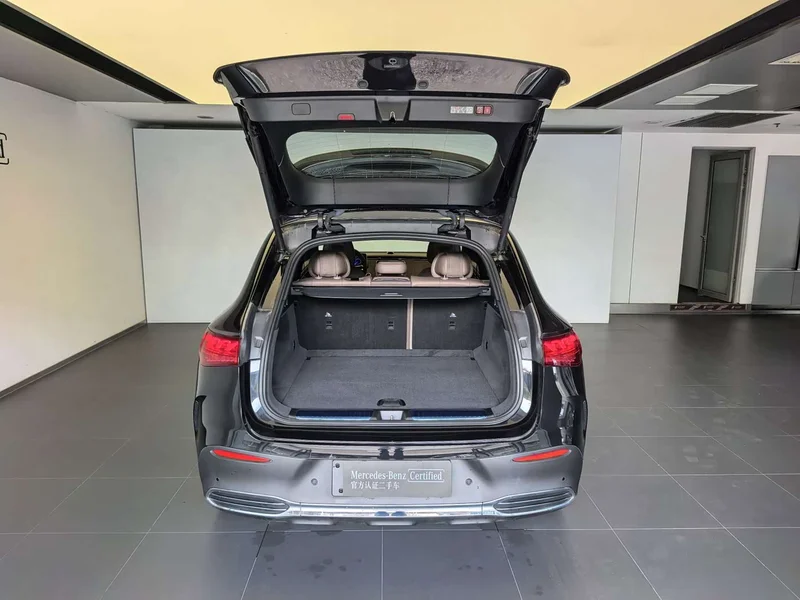 Mercedes-Benz EQE SUV — фото 12