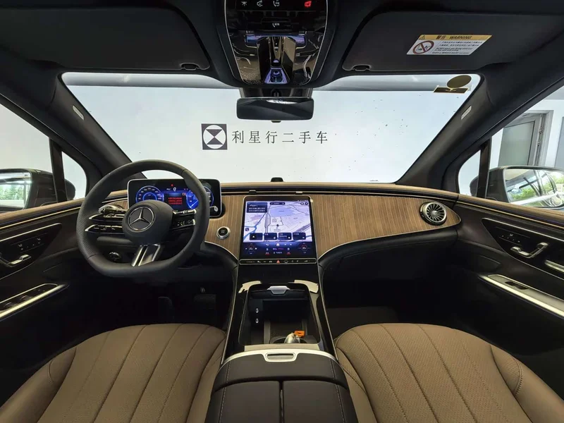 Mercedes-Benz EQE SUV — фото 13