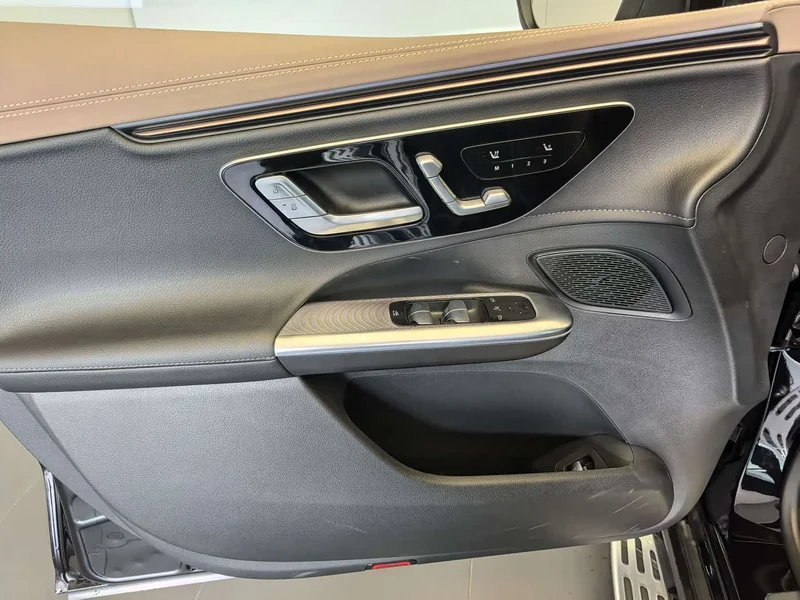 Mercedes-Benz EQE SUV — фото 15