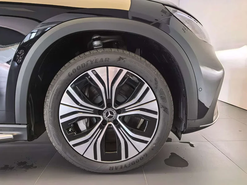 Mercedes-Benz EQE SUV — фото 4