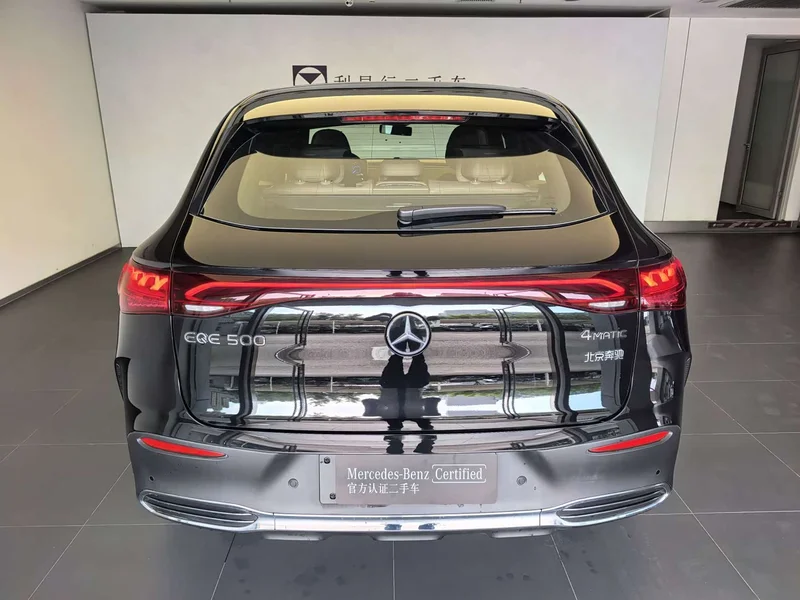 Mercedes-Benz EQE SUV — фото 10