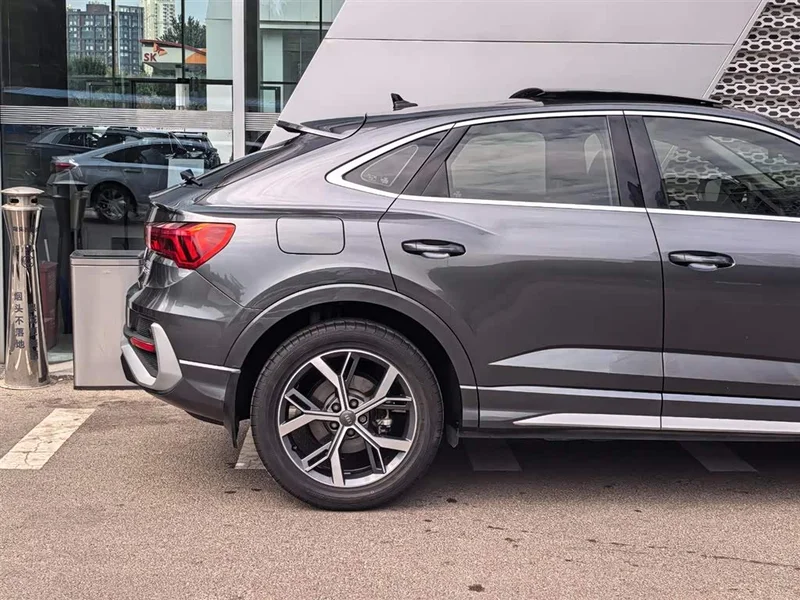 Audi Q3 Sportback — фото 18