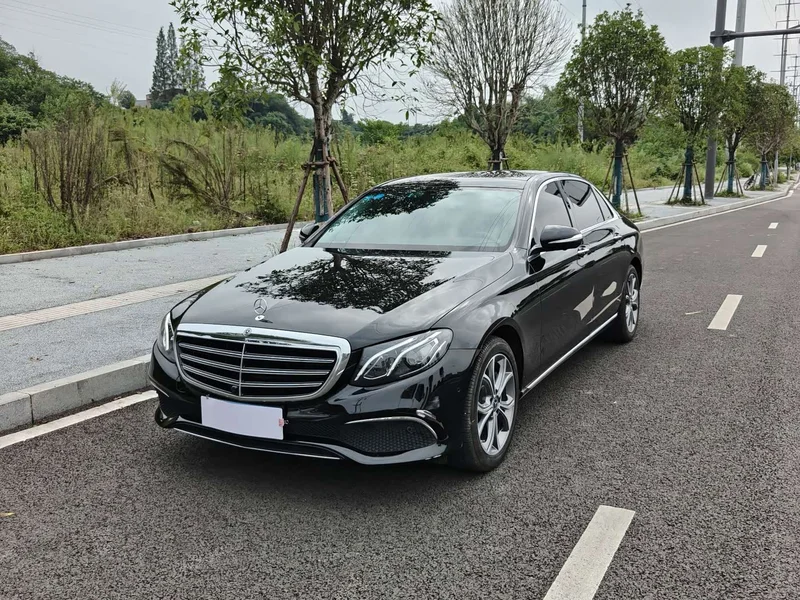 Mercedes-Benz E-Class — фото 1