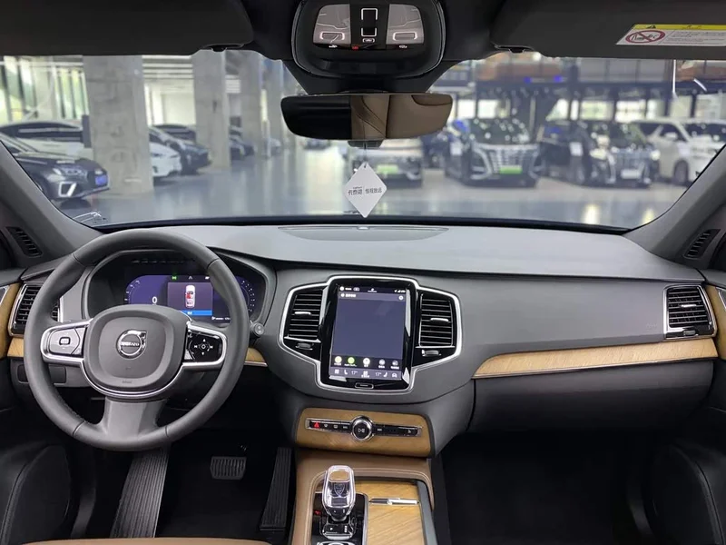 Volvo XC90 — фото 14