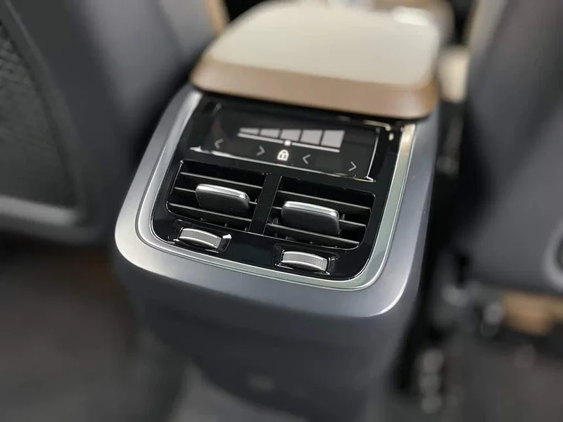 Volvo XC90 — фото 21