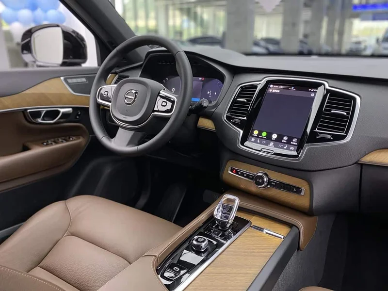Volvo XC90 — фото 31