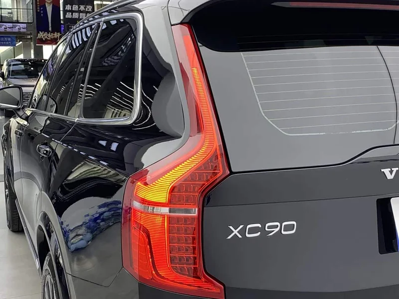 Volvo XC90 — фото 7