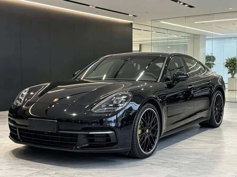 Porsche Panamera — фото 1