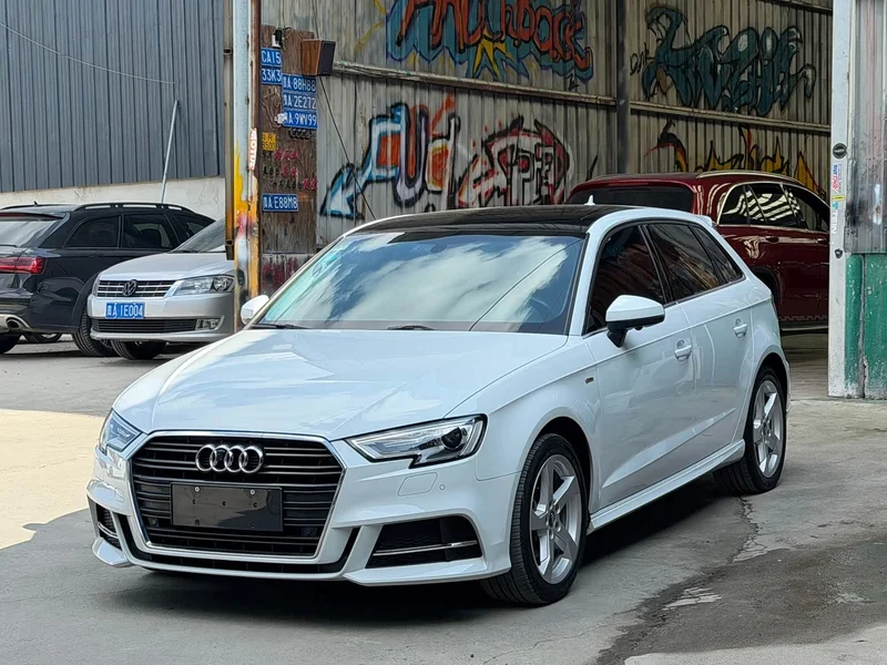 Audi A3 — фото 1