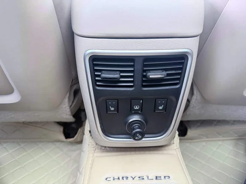 Chrysler 300C — фото 9