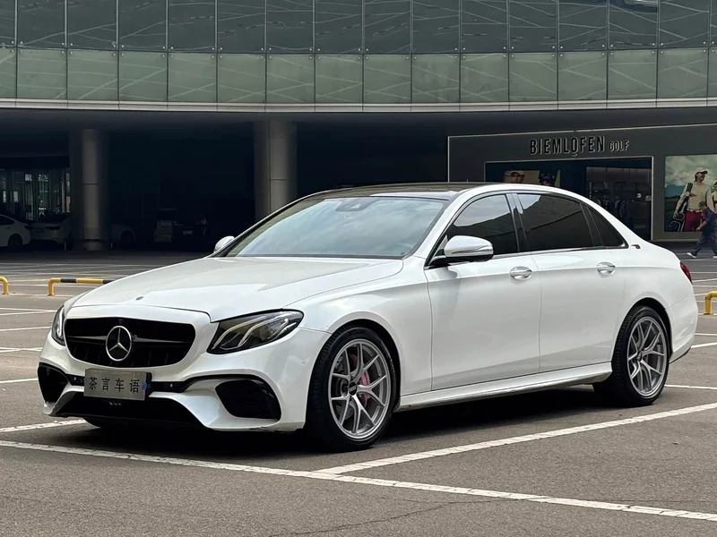 Mercedes-Benz E-Class — фото 1