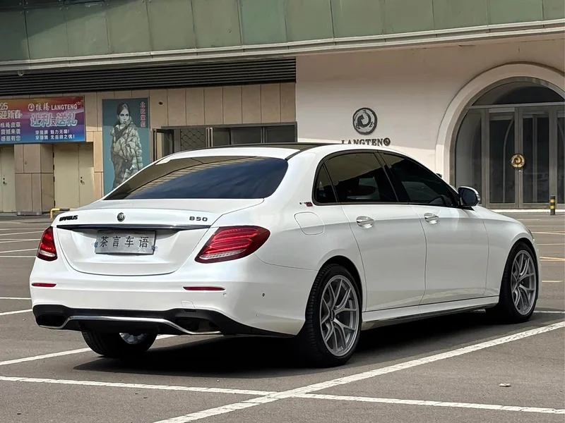 Mercedes-Benz E-Class — фото 4