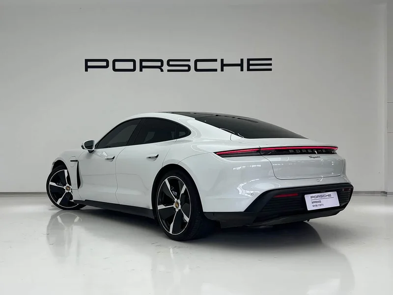 Porsche Taycan — фото 7
