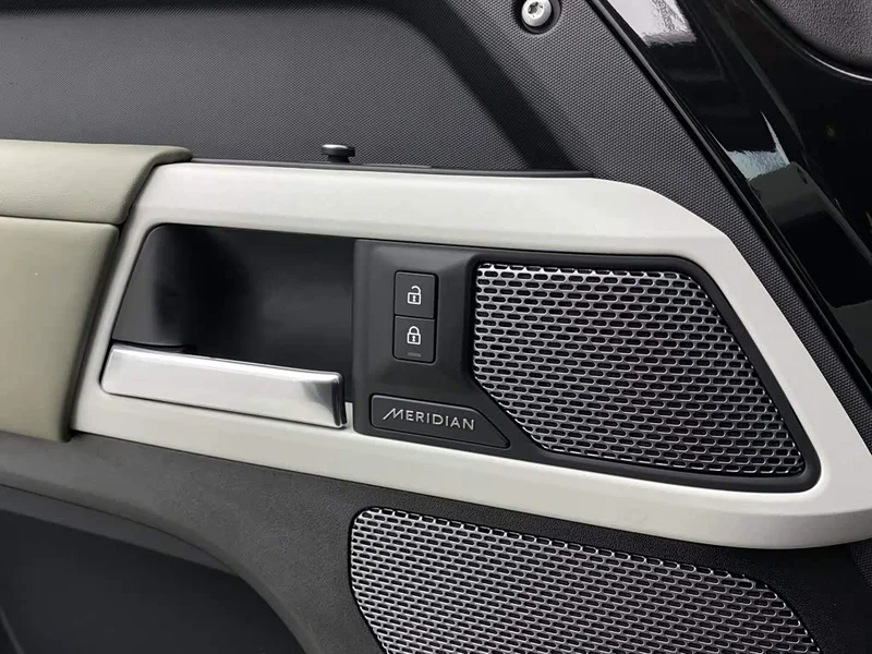 Land Rover Defender — фото 31
