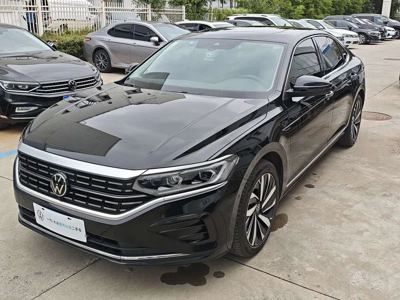 Volkswagen Passat — фото 1