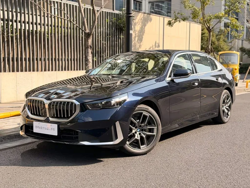 BMW 5-Series — фото 1