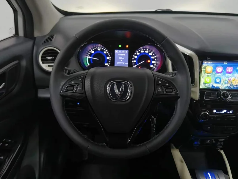 Changan CS15EV — фото 11