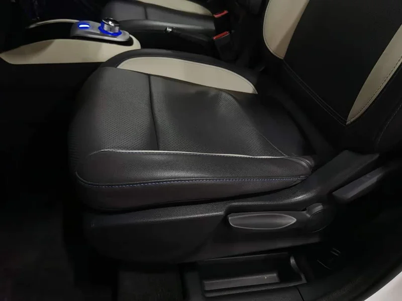 Changan CS15EV — фото 20
