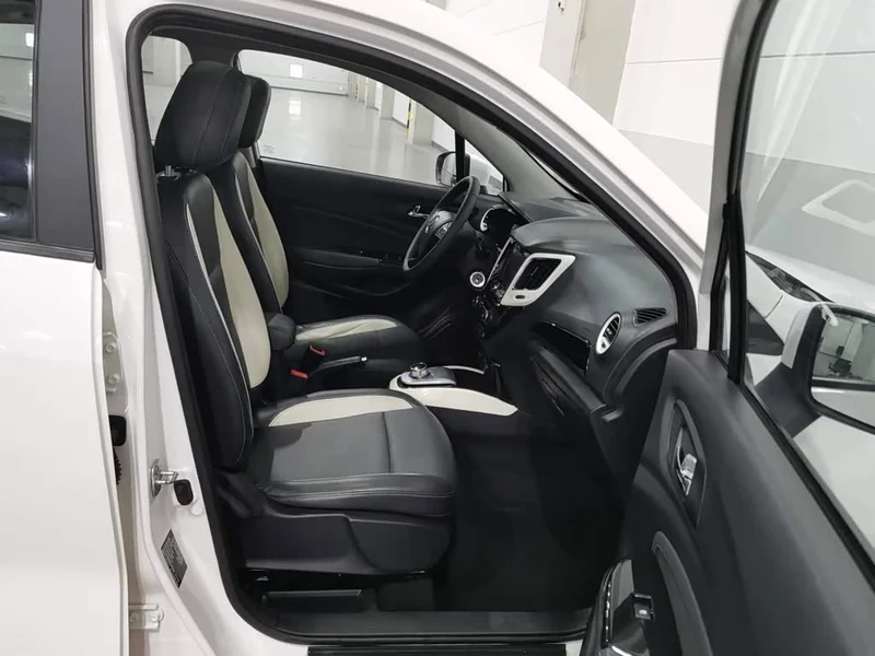 Changan CS15EV — фото 23
