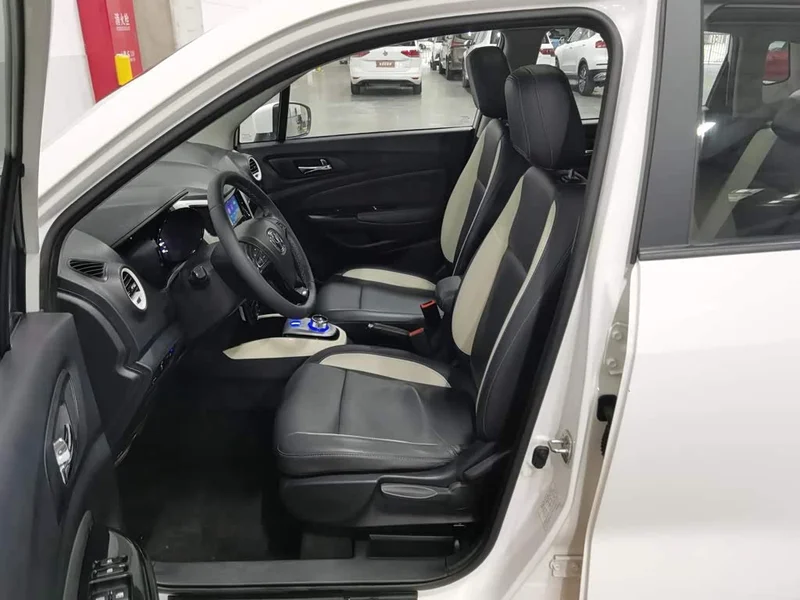 Changan CS15EV — фото 10