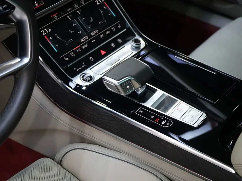 Audi A8 — фото 14