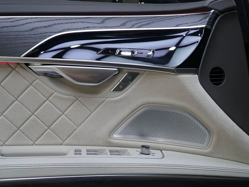 Audi A8 — фото 16