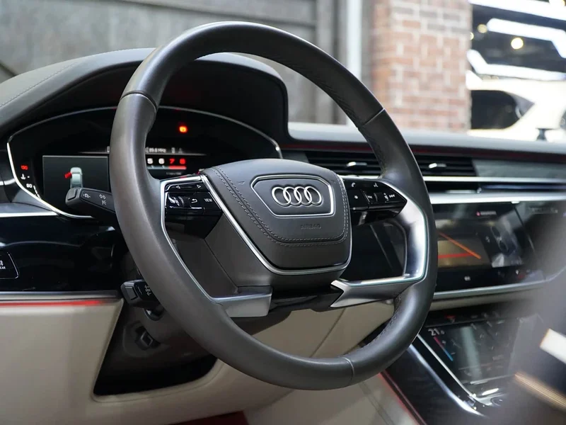 Audi A8 — фото 19