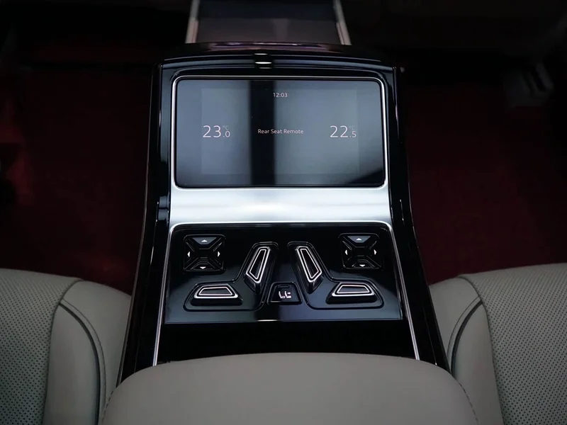 Audi A8 — фото 26