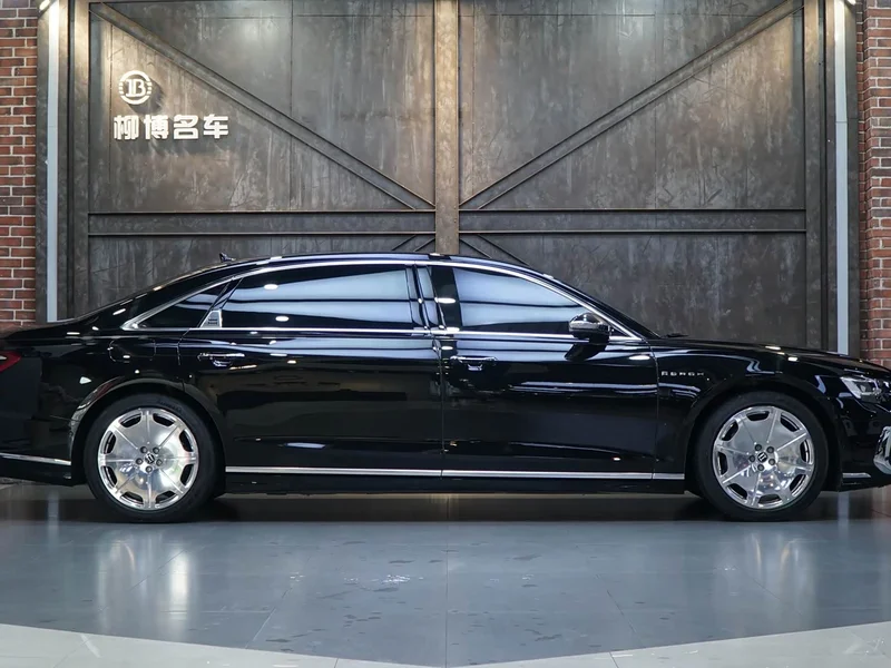 Audi A8 — фото 3