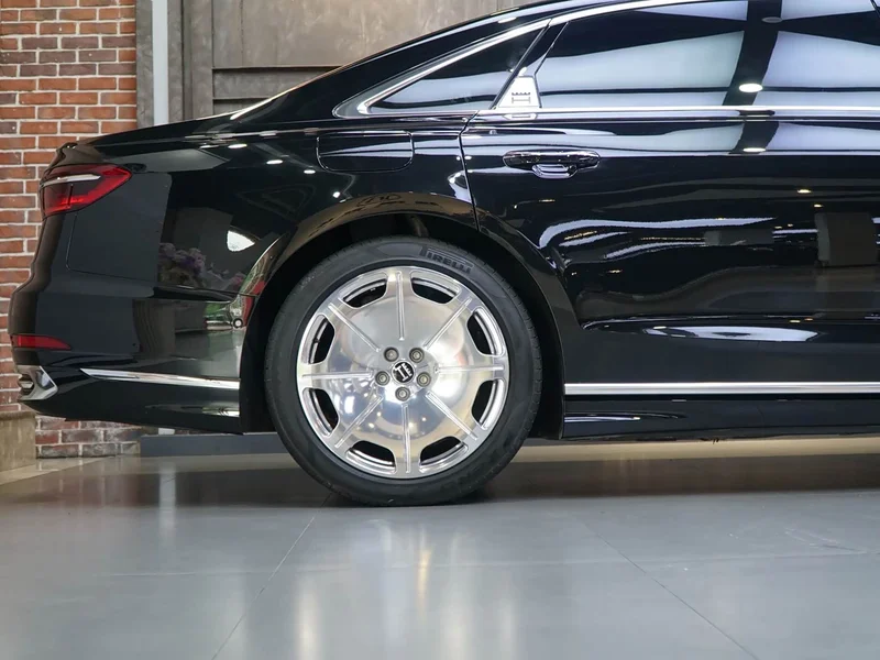 Audi A8 — фото 35